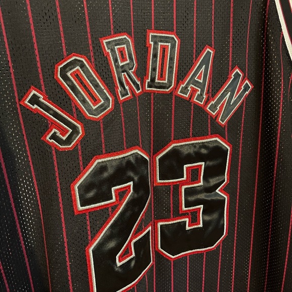 Large Jordan 23 Black Basketball Jersey/ EUC/ Red & White Pinstripe/ oversized - Picture 4 of 5